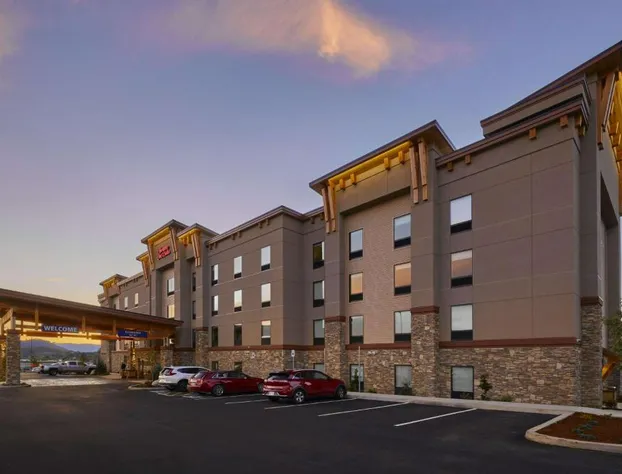 Hampton Inn & Suites Roseburg hotel detail image 2