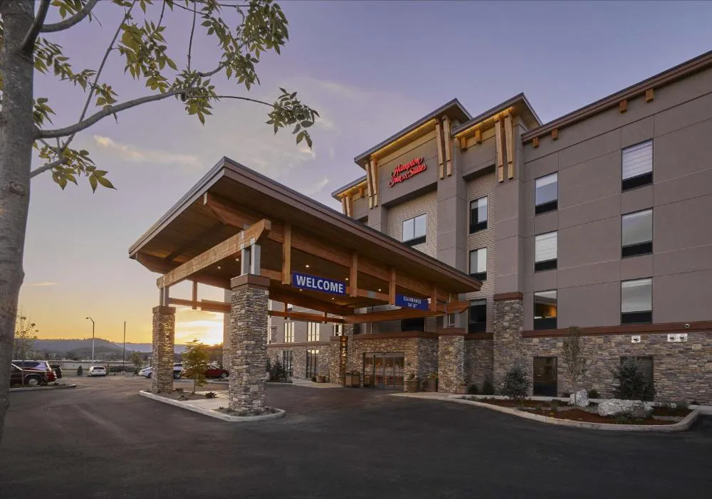 Hampton Inn & Suites Roseburg hotel hero