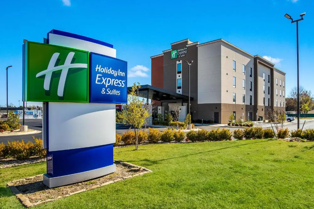 Holiday Inn Express & Suites Tulsa East - Catoosa by IHG hotel hero