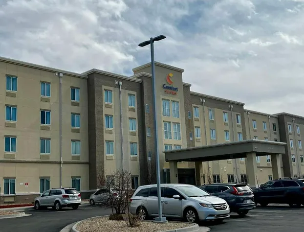 Comfort Suites Denver International Airport hotel detail image 3