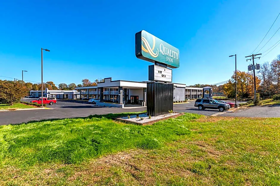 Quality Inn hotel hero