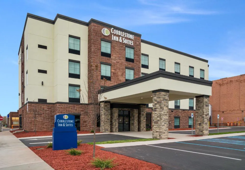 Cobblestone Inn & Suites - Ashland hotel hero