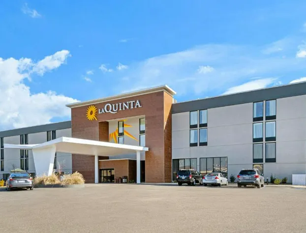 La Quinta Inn & Suites by Wyndham Columbus MS hotel detail image 1