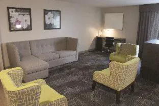 La Quinta Inn & Suites by Wyndham Columbus MS hotel detail image 2