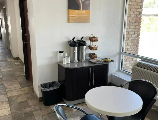 Motel 6-Lincoln, IL hotel detail image 3