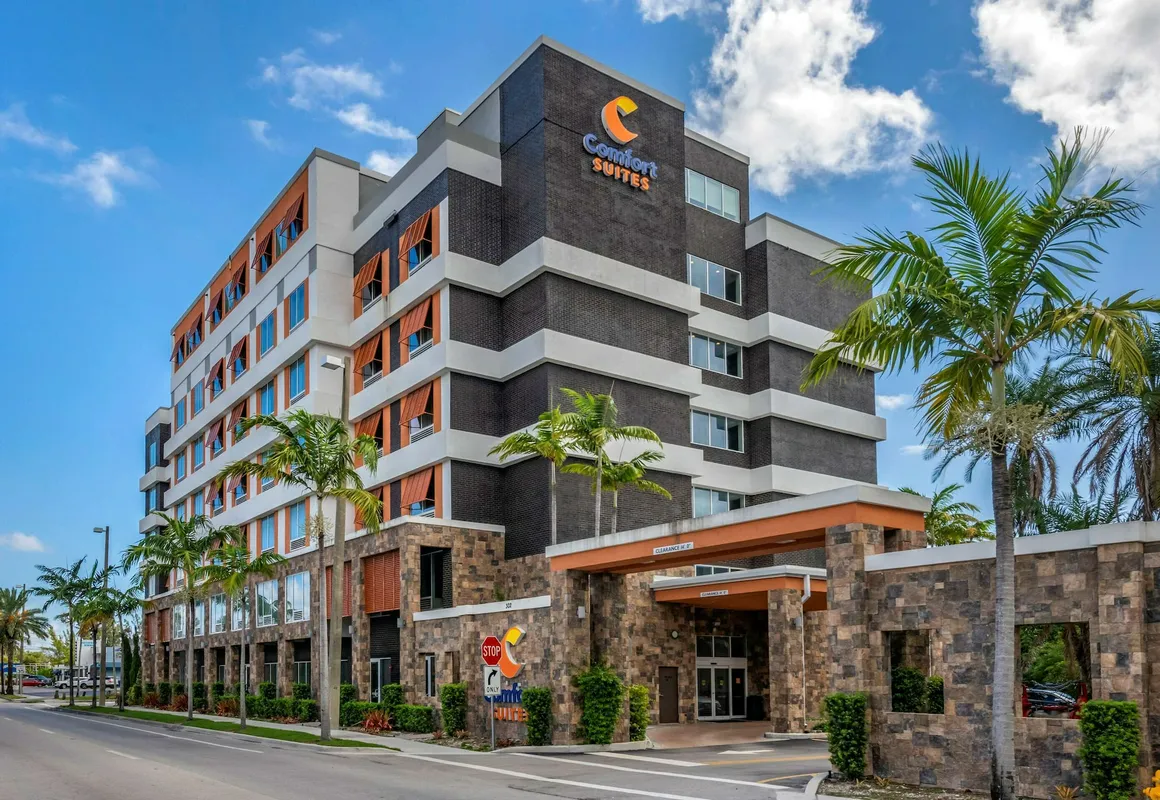 Comfort Suites Fort Lauderdale Airport & Cruise Port hotel hero