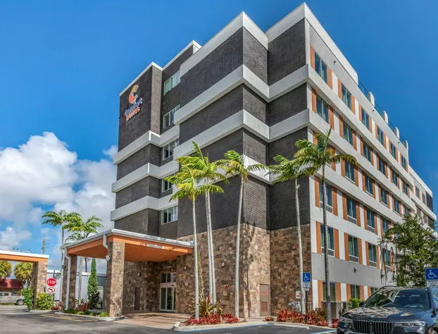 Comfort Suites Fort Lauderdale Airport & Cruise Port hotel detail image 1