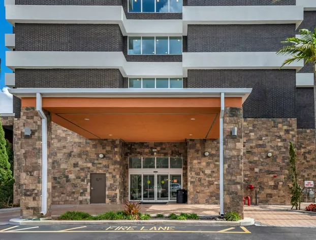 Comfort Suites Fort Lauderdale Airport & Cruise Port hotel detail image 2