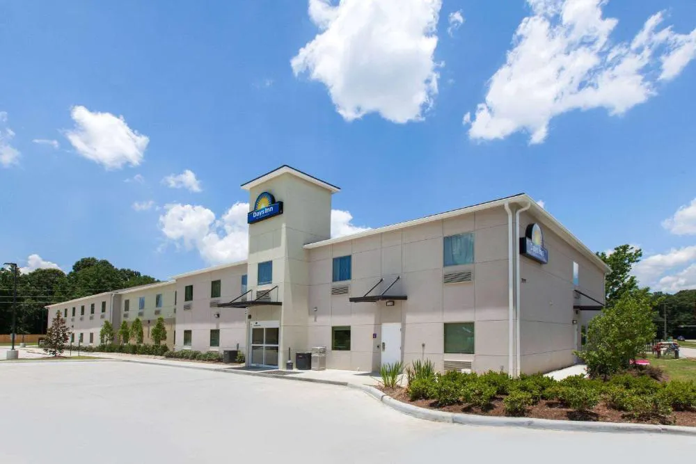 Days Inn by Wyndham Baton Rouge Airport hotel hero