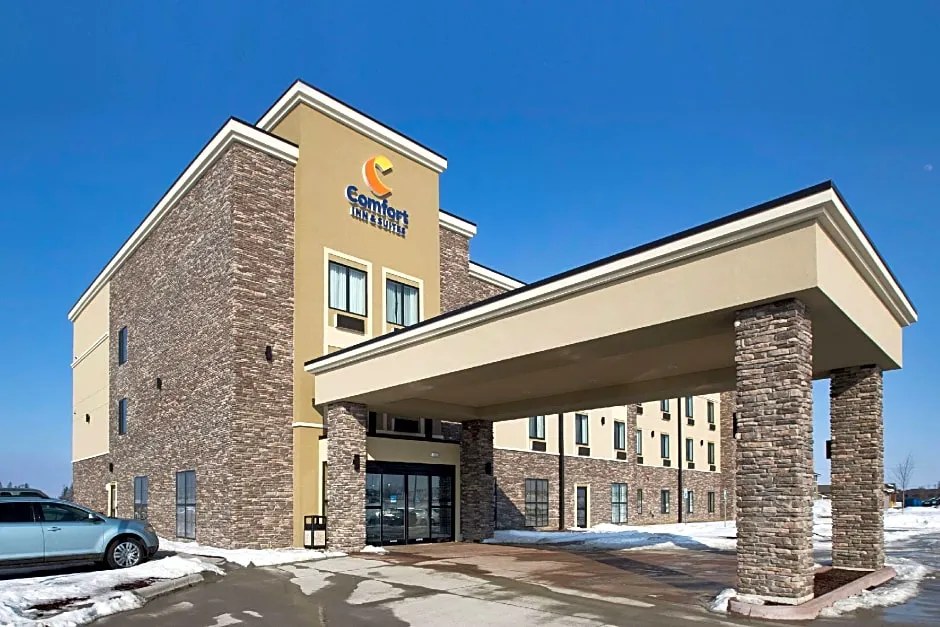 Comfort Inn & Suites Cedar Rapids CID Eastern Iowa Airport hotel hero