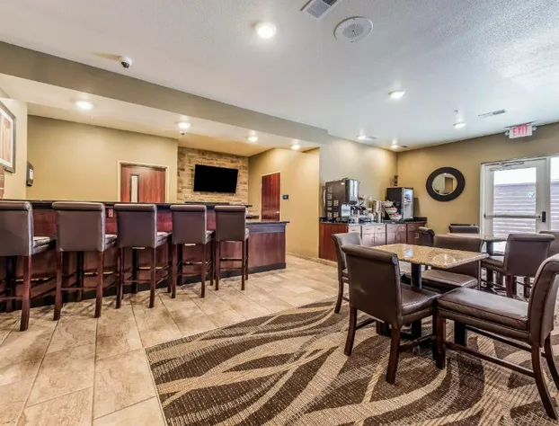 Cobblestone Hotel & Suites - Hutchinson hotel detail image 4