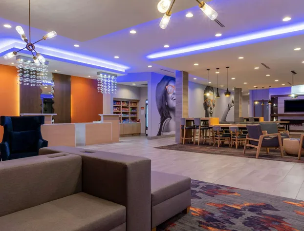 La Quinta Inn & Suites by Wyndham Greensboro Arpt High Point hotel detail image 2