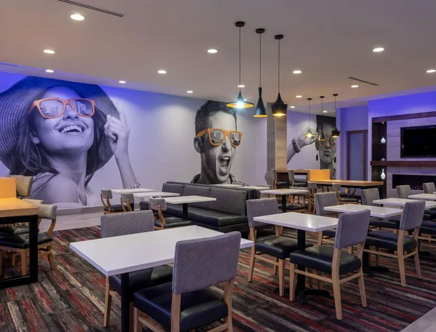 La Quinta Inn & Suites by Wyndham Greensboro Arpt High Point hotel detail image 4