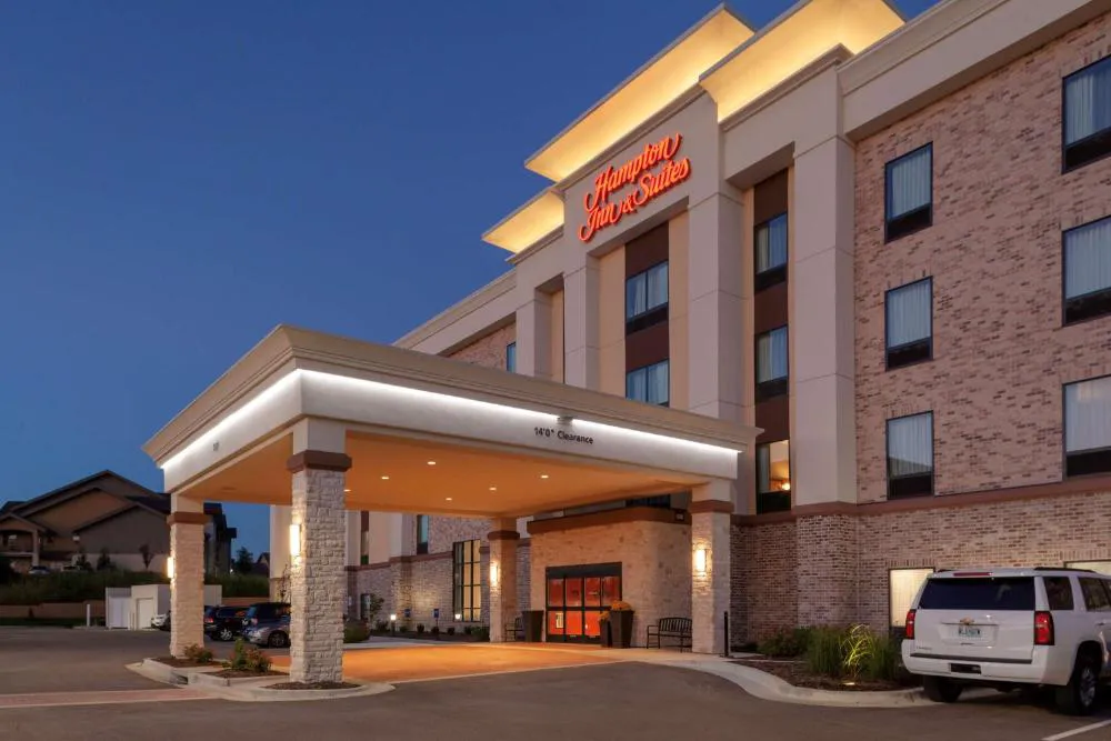 Hampton Inn & Suites Overland Park South hotel hero