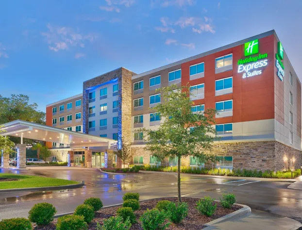 Holiday Inn Express & Suites Gainesville I-75 by IHG hotel detail image 1