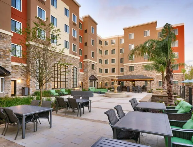 Holiday Inn Express & Suites Gainesville I-75 by IHG hotel detail image 2