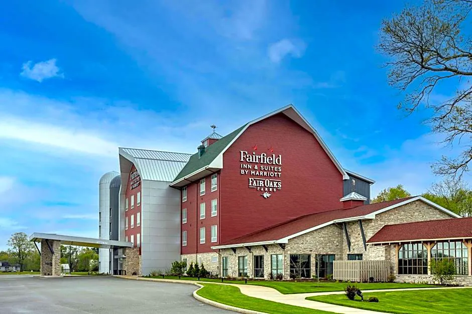 Fairfield Inn & Suites by Marriott Fair Oaks Farms hotel hero
