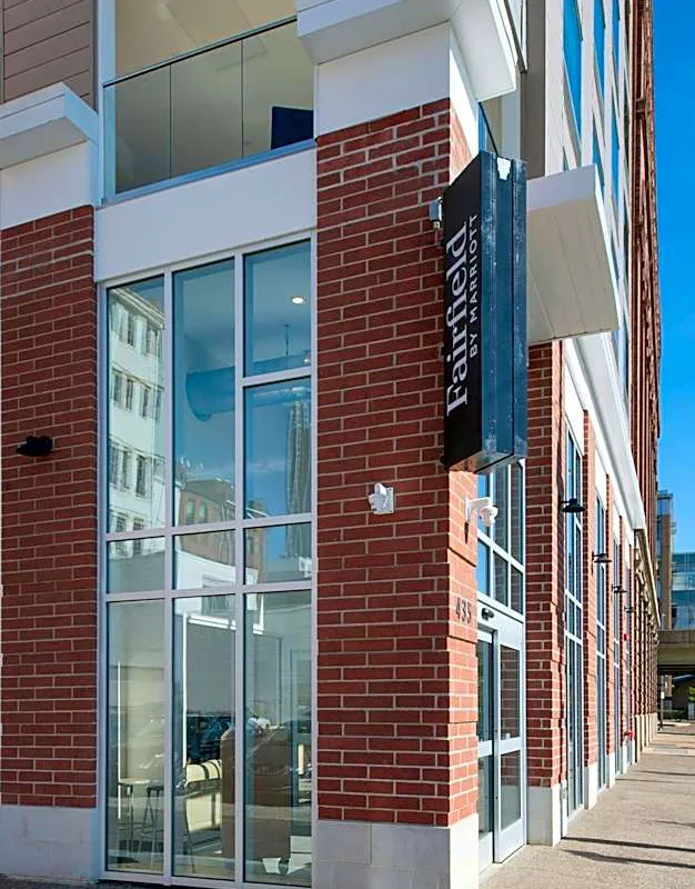 Fairfield Inn & Suites by Marriott Pittsburgh Downtown hotel hero