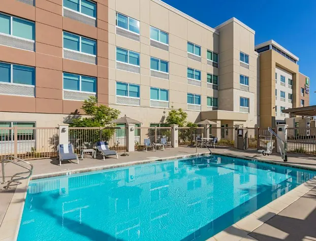 Holiday Inn Express & Suites Moreno Valley - Riverside by IHG hotel detail image 3