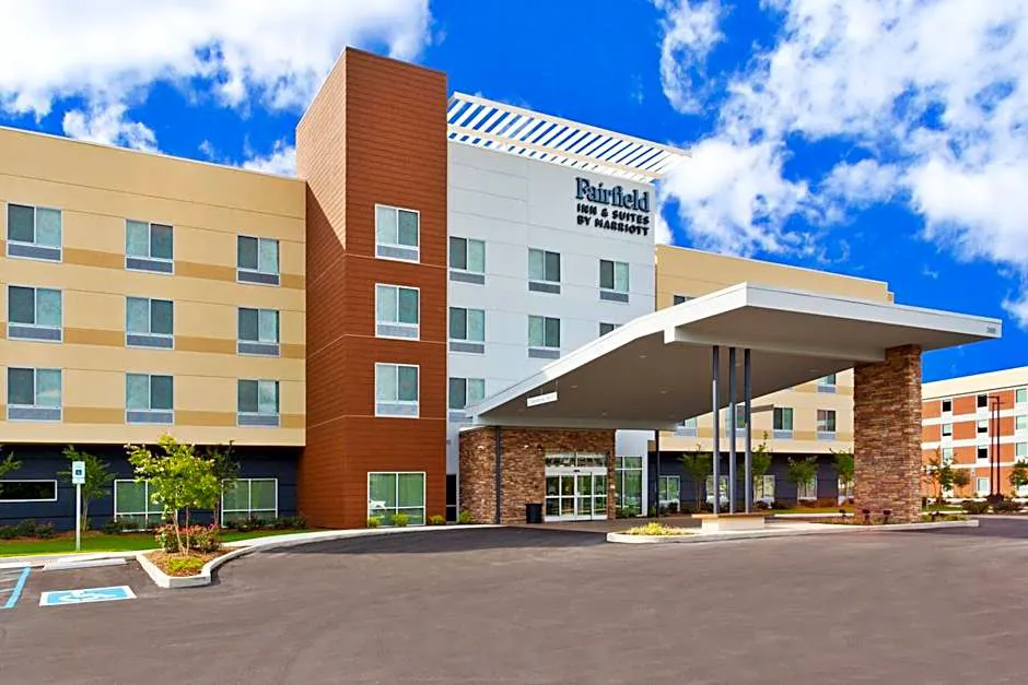 Fairfield Inn & Suites by Marriott Birmingham Colonnade hotel hero