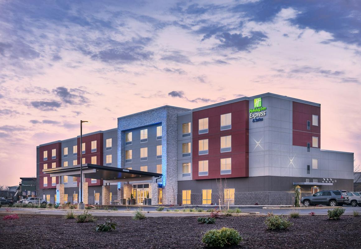 Holiday Inn Express & Suites Salem North - Keizer by IHG hotel hero