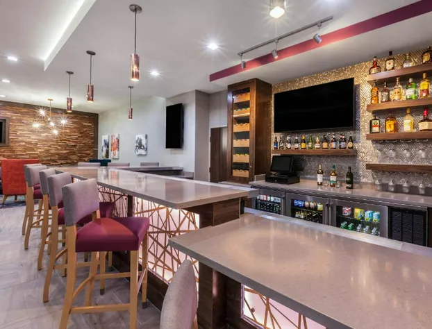 La Quinta Inn & Suites by Wyndham Houston East at Sheldon Rd hotel detail image 2