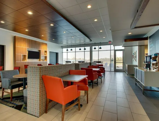 Holiday Inn Express & Suites Findlay North by IHG hotel detail image 3