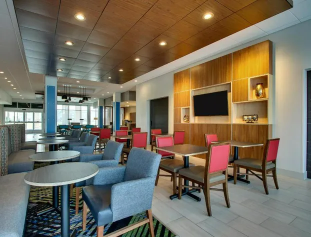 Holiday Inn Express & Suites Findlay North by IHG hotel detail image 4