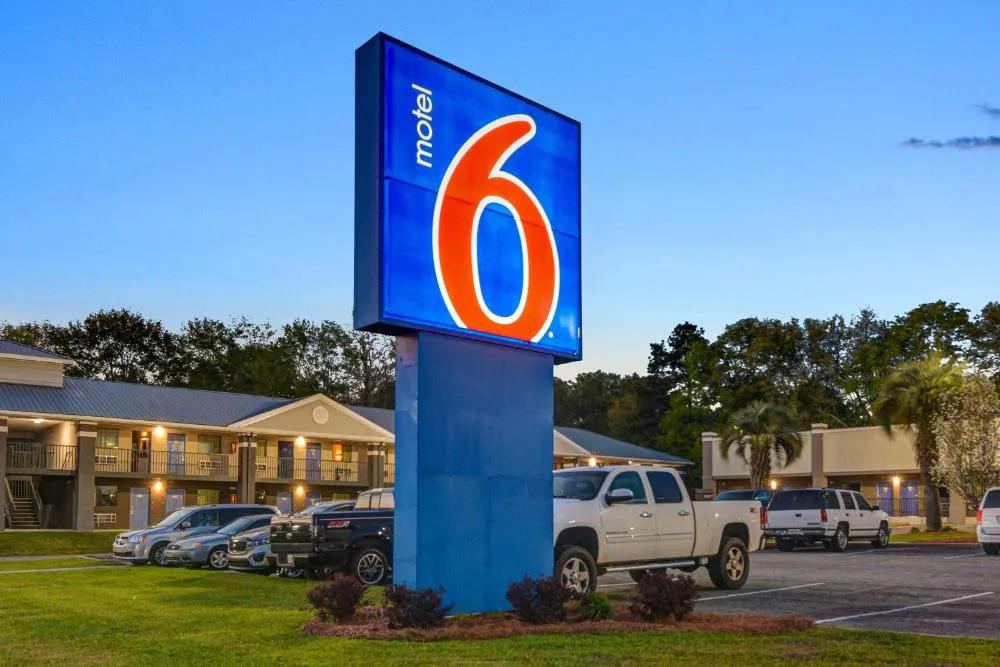 Motel 6 Moultrie, GA hotel hero