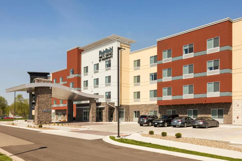 Fairfield Inn and Suites by Marriott Northfield hotel hero