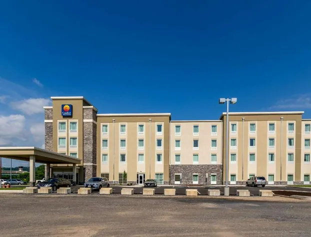 Comfort Inn & Suites – Harrisburg Airport – Hershey South hotel detail image 1
