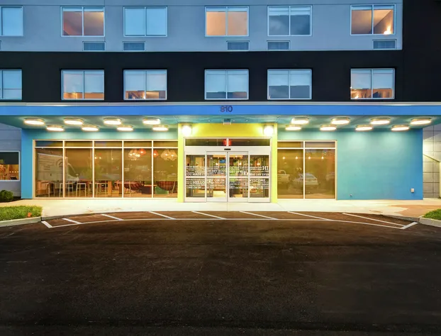 Tru by Hilton Louisville Airport hotel detail image 1