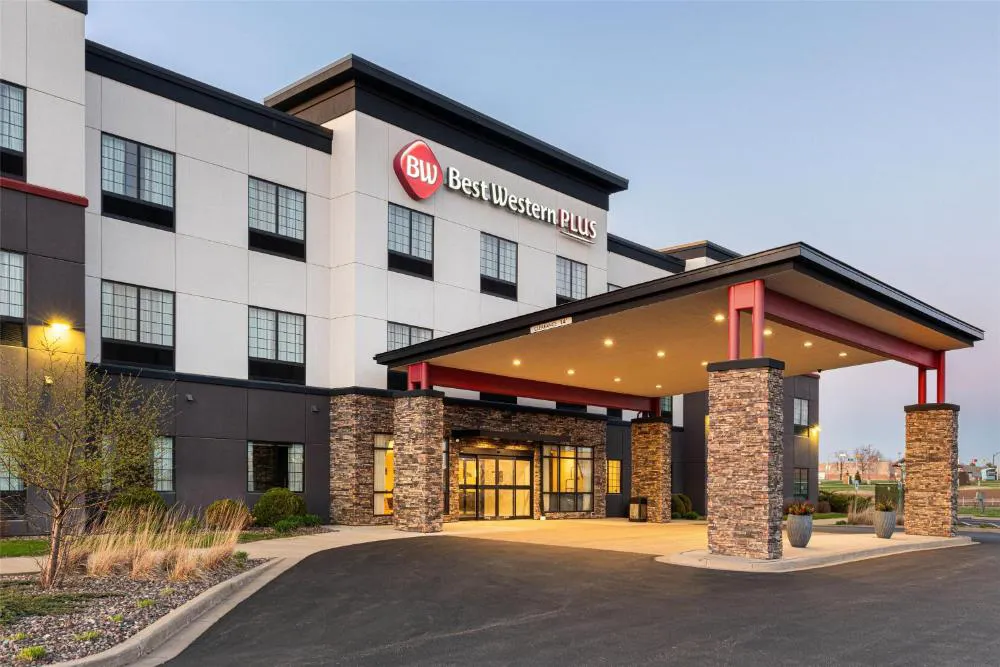 Best Western Plus New Richmond Inn & Suites hotel hero
