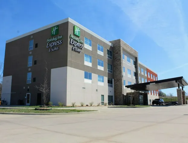 Holiday Inn Express & Suites Warrensburg North by IHG hotel detail image 1