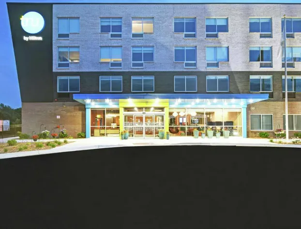 Tru by Hilton Grand Rapids Airport hotel detail image 1