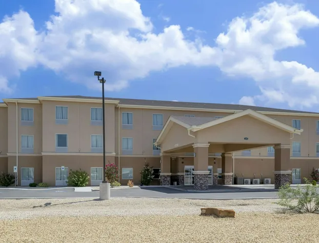 Quality Inn & Suites Carlsbad Caverns Area hotel detail image 1