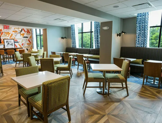 Hampton Inn Cumberland hotel detail image 3