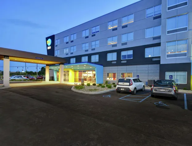 Tru by Hilton Fort Wayne, IN hotel detail image 3