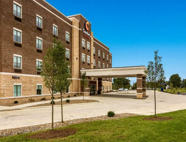 Comfort Suites Wooster near University Campus hotel detail image 1