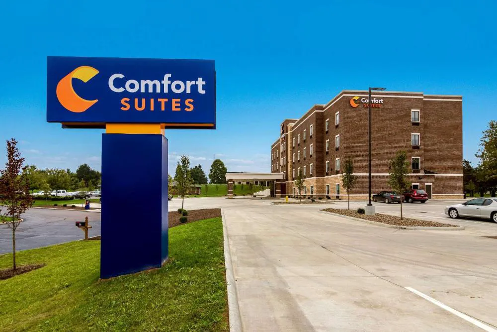 Comfort Suites Wooster near University Campus hotel hero