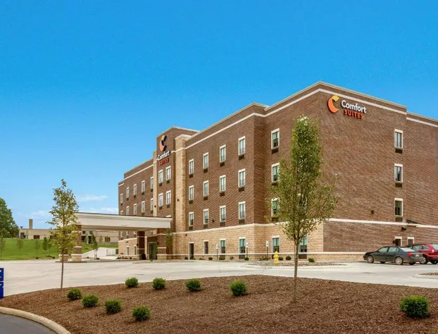 Comfort Suites Wooster near University Campus hotel detail image 2
