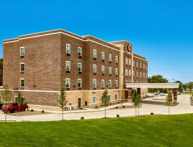 Comfort Suites Wooster near University Campus hotel detail image 4