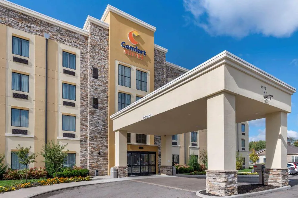 Comfort Suites Columbus Airport hotel hero
