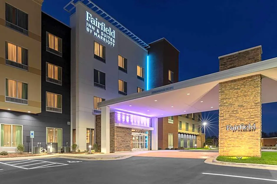 Fairfield Inn & Suites by Marriott Mebane hotel hero