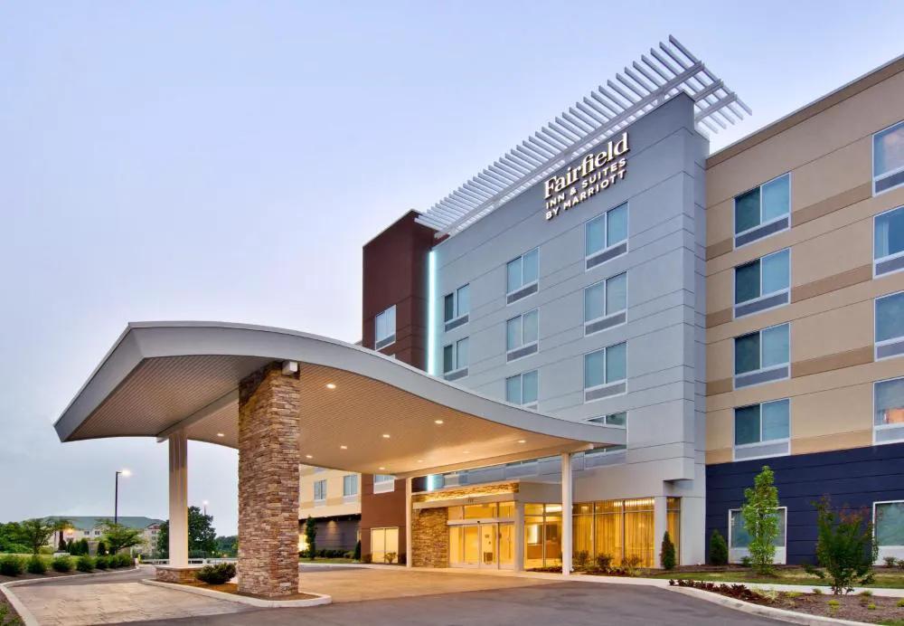 Fairfield Inn & Suites by Marriott Nashville Airport hotel hero