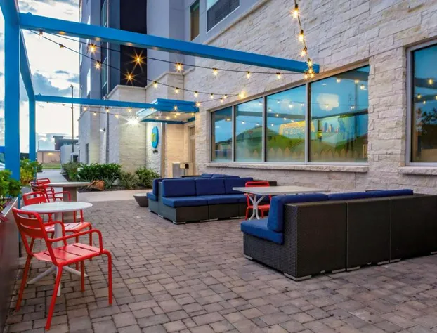 Tru by Hilton Cypress Houston hotel detail image 2