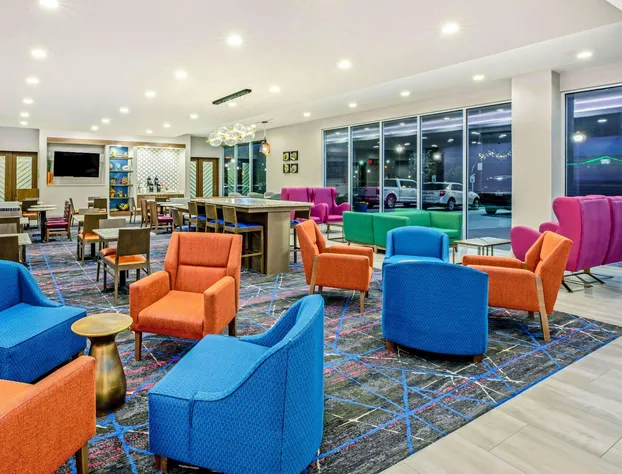 La Quinta Inn & Suites by Wyndham Waco Downtown - Baylor hotel detail image 2