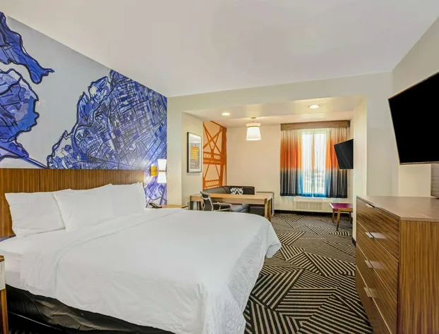 La Quinta Inn & Suites by Wyndham Waco Downtown - Baylor hotel detail image 4