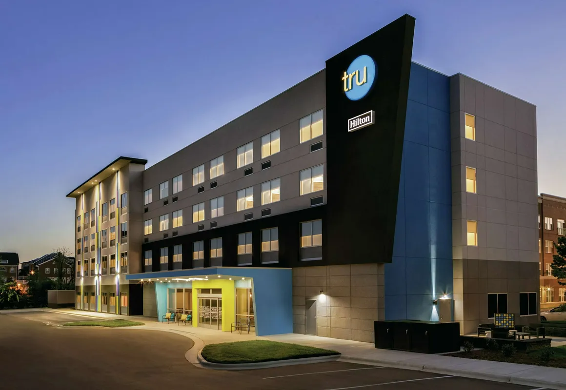 Tru by Hilton Charlotte Ayrsley hotel hero