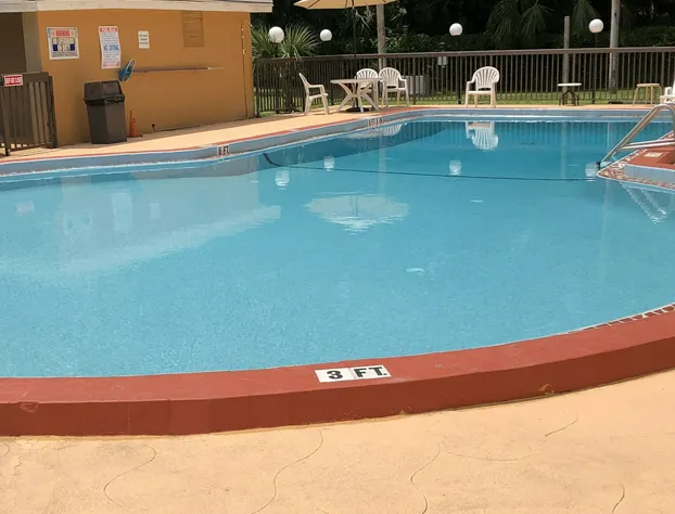 Econo Lodge hotel detail image 3